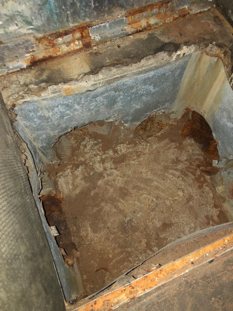 rusty air duct before duct cleaning services