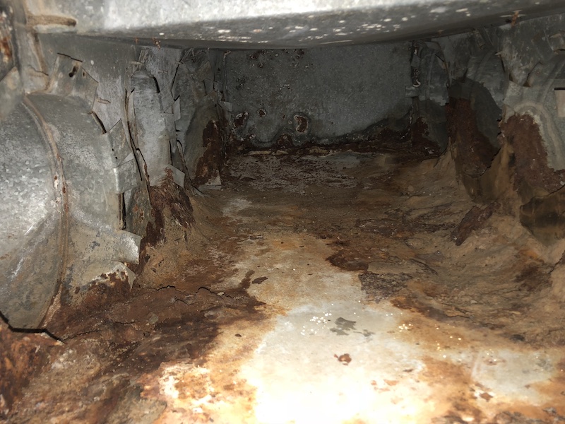 2019/03/image7-2.jpeg dirty air duct before OKC duct cleaning services